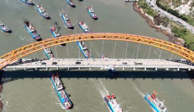 Chinese boats mass at sea near Taiwan, raising questions