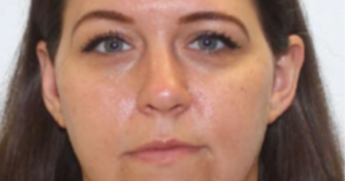 Woman accused of stealing cash, jewelry from homes in Aurora