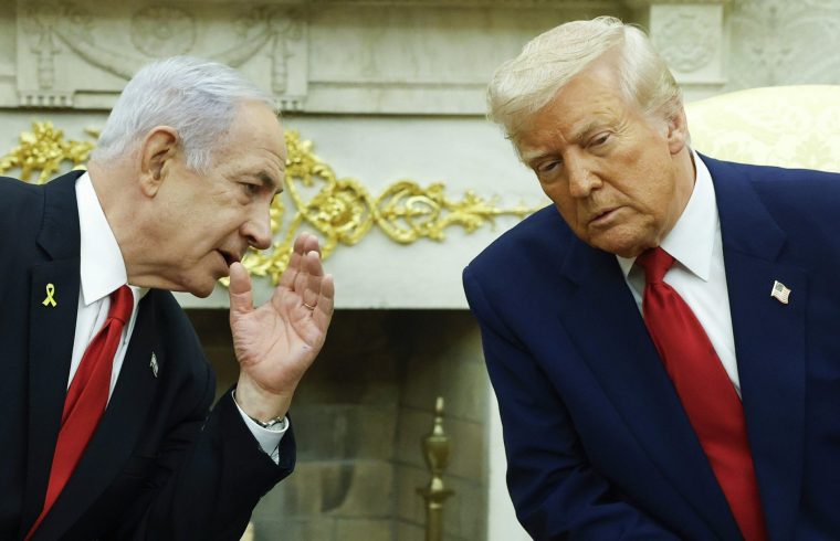 WASHINGTON, DC - APRIL 07: Israeli Prime Minister Benjamin (L) talks to U.S. President Donald Trump during a meeting in the Oval Office of the White House on April 7, 2025 in Washington, DC. President Trump is meeting with Netanyahu to discuss ongoing efforts to release Israeli hostages from Gaza and newly imposed U.S. tariffs. (Photo by Kevin Dietsch/Getty Images)