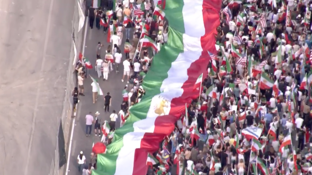 Demonstrators celebrate in Westwood following U.S. airstrikes in Iran – NBC Los Angeles