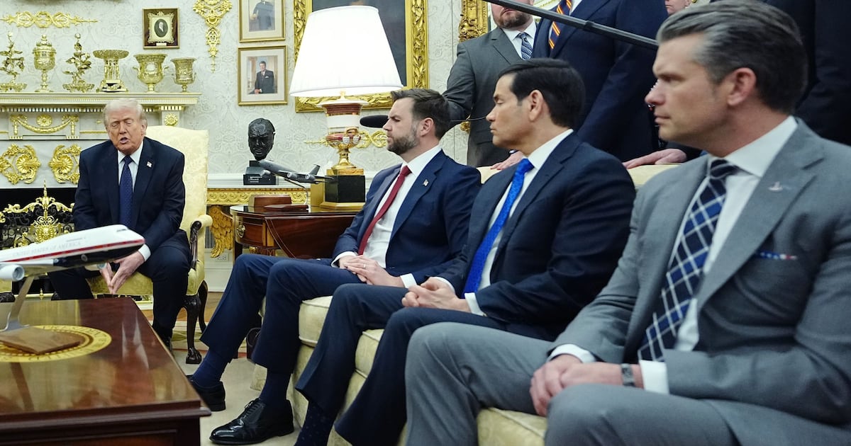 Male shoe anxiety hits the Oval Office - CTV News