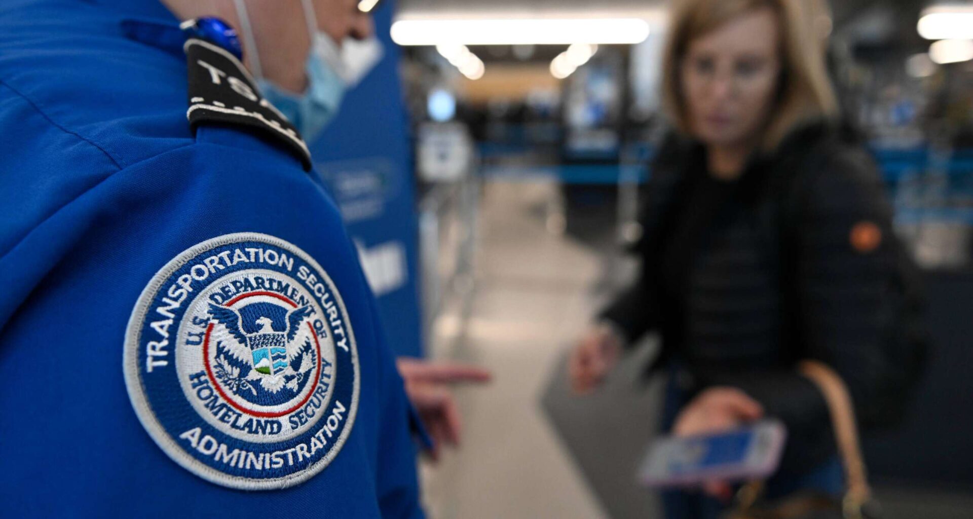 Trump signs order to pay TSA employees amid shutdown standoff