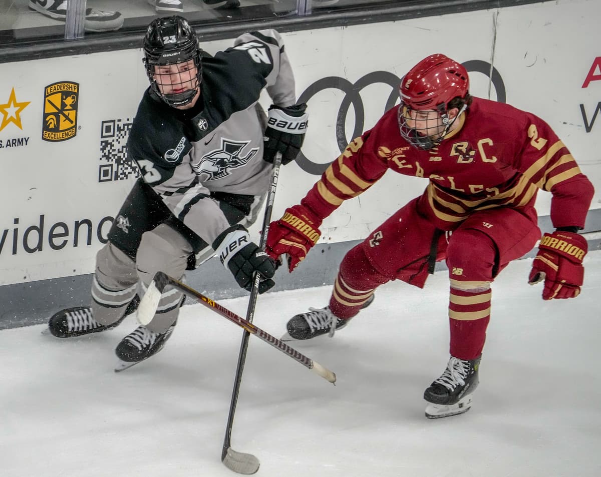 Abbotsford Canucks land intriguing NCAA free agent Bennett Schimek on a one-year AHL deal