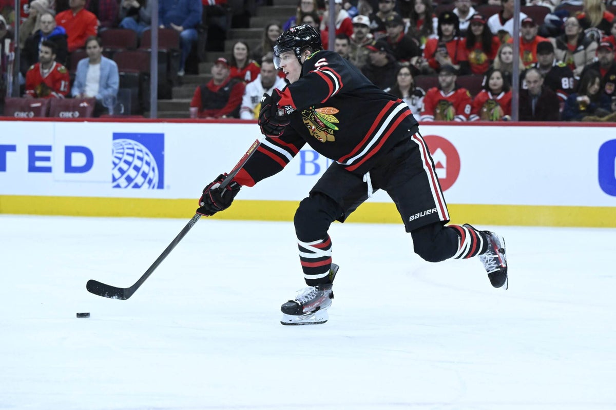 Blackhawks agree to trade reliable defenseman Connor Murphy to Oilers
