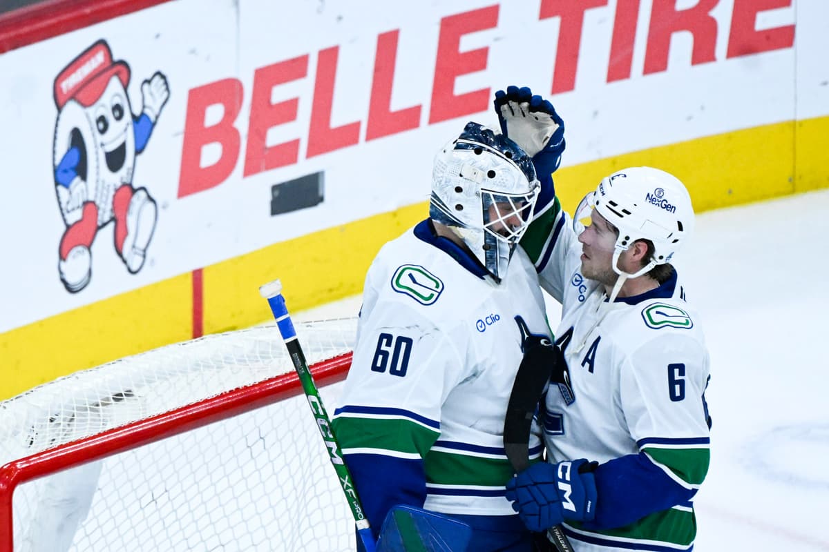 Canucks celebrate trade deadline with 6-3 victory over Blackhawks