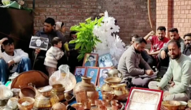 Kashmiris donate gold and cash to support Iran | US-Israel war on Iran