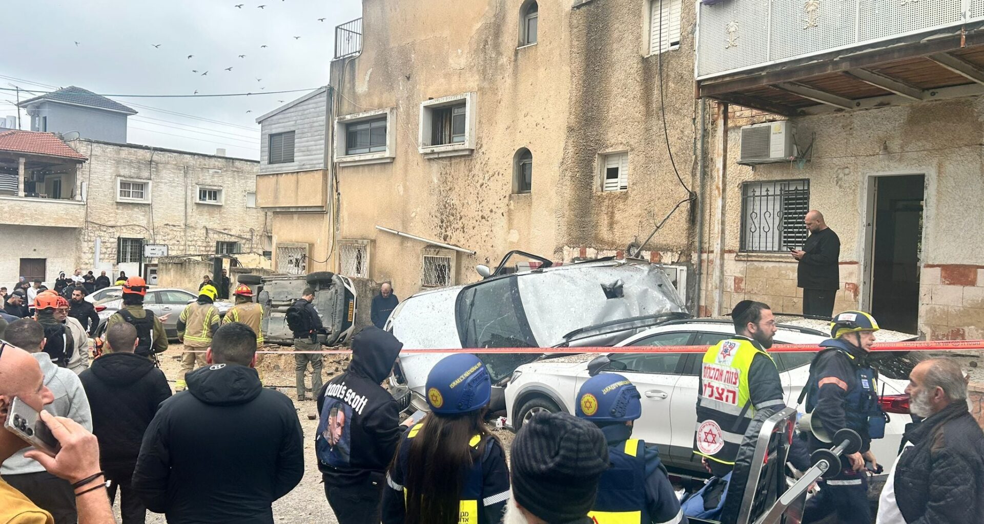 2 injured as Iran fires missile salvos at central Israel after 14-hour lull