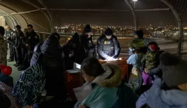 Justices seem inclined to revive Trump policy blocking migrants at border - The Washington Post