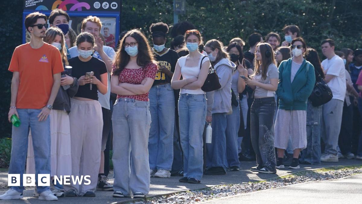 A long queue of people.