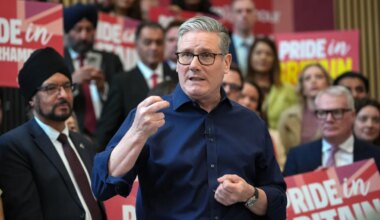 Starmer gives doctors 48 hours to halt strikes or lose jobs deal