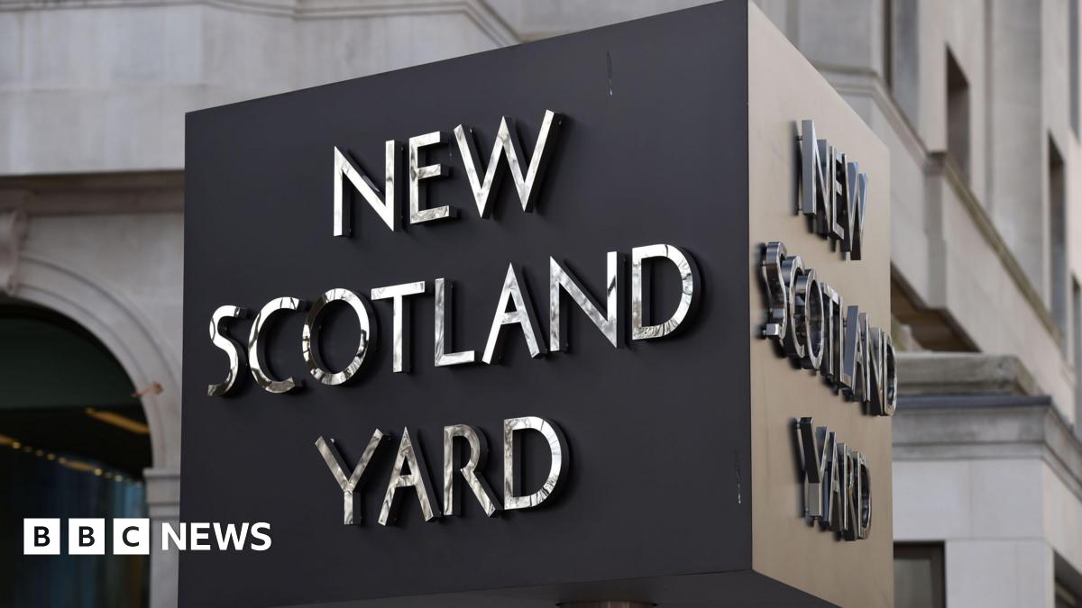Sign reading 'New Scotland Yard'