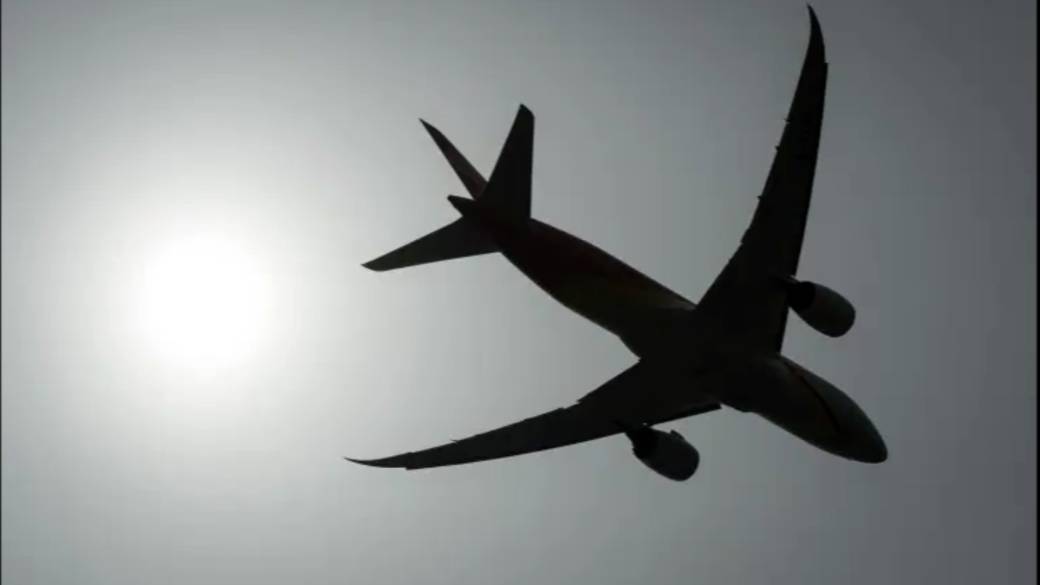 Click to play video: 'How the Iran war is driving up the cost of flying'