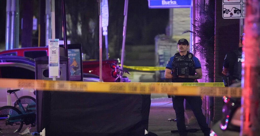At least 2 killed in Austin, Texas bar shooting; FBI probes "potential nexus to terrorism"