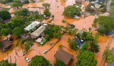 Flash flooding swamps Hawaii, prompting evacuation orders for 5,500 people | Weather News