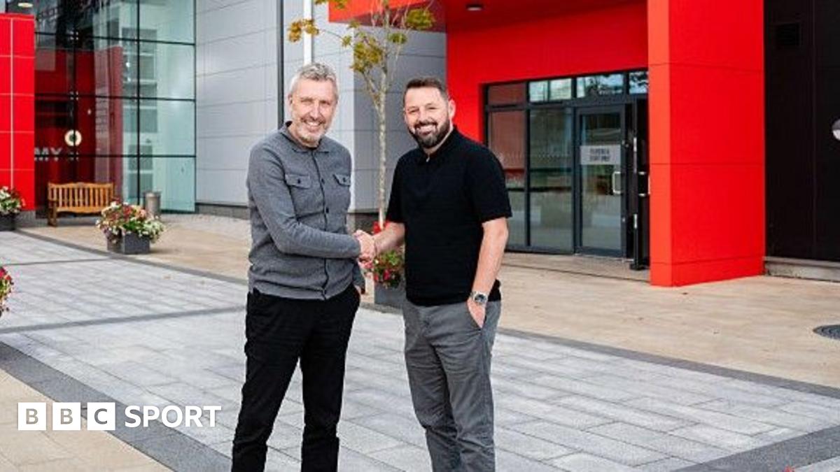 Manchester United's head of academy Stephen Torpey (right) with director of football Jason Wilcox
