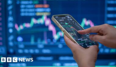 Oil traders bet millions ahead of Trump's Iran talks post - BBC