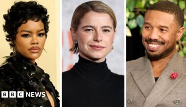 Jessie Buckley attends the "Hamnet" photocall at Shakespeare's Globe on December 17, 2025 in London, England.