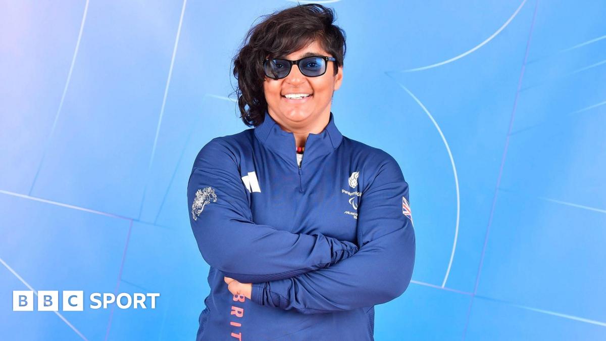 Menna Fitzpatrick competing at the 2022 Winter Paralympics