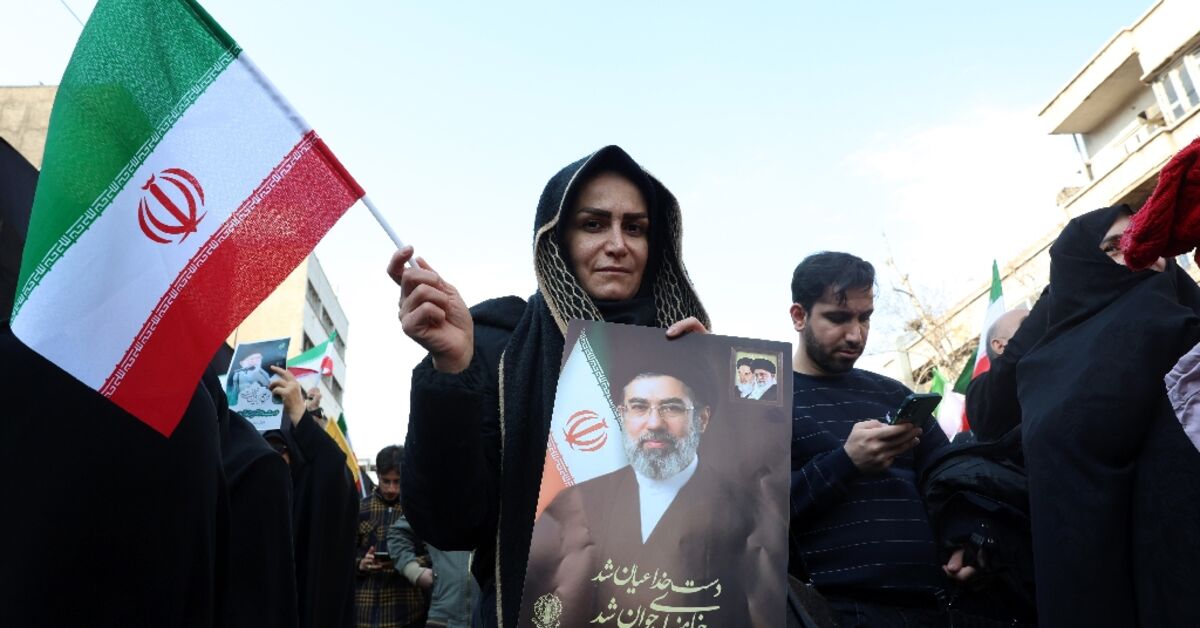 Crowds rally to pledge allegiance to Iran's new leader as US, Israel war rages
