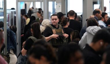 Live updates: TSA wait times, travelers struggle amid airport chaos