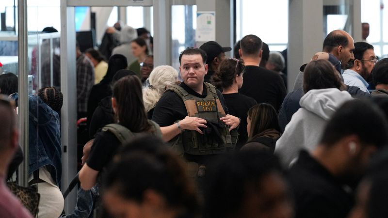 Live updates: TSA wait times, travelers struggle amid airport chaos
