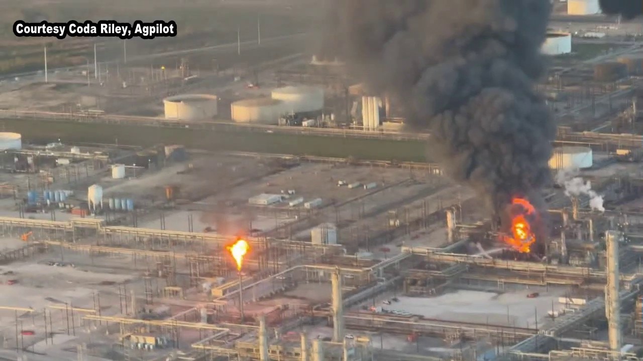 AERIAL VIDEO: Pilot captures fire at Port Arthur Valero plant