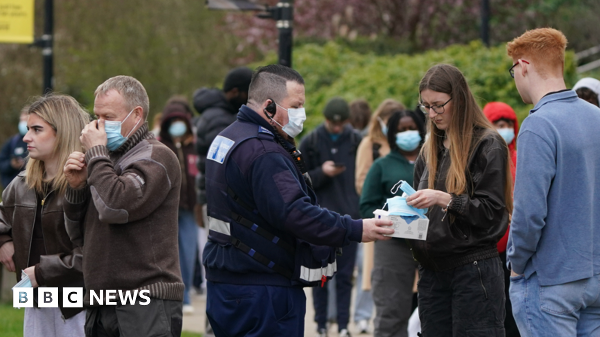 Was response to 'unprecedented' meningitis outbreak too slow?