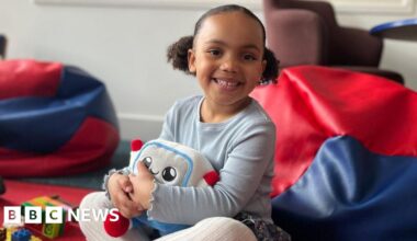 AI toys for young children need tighter rules, researchers warn - BBC