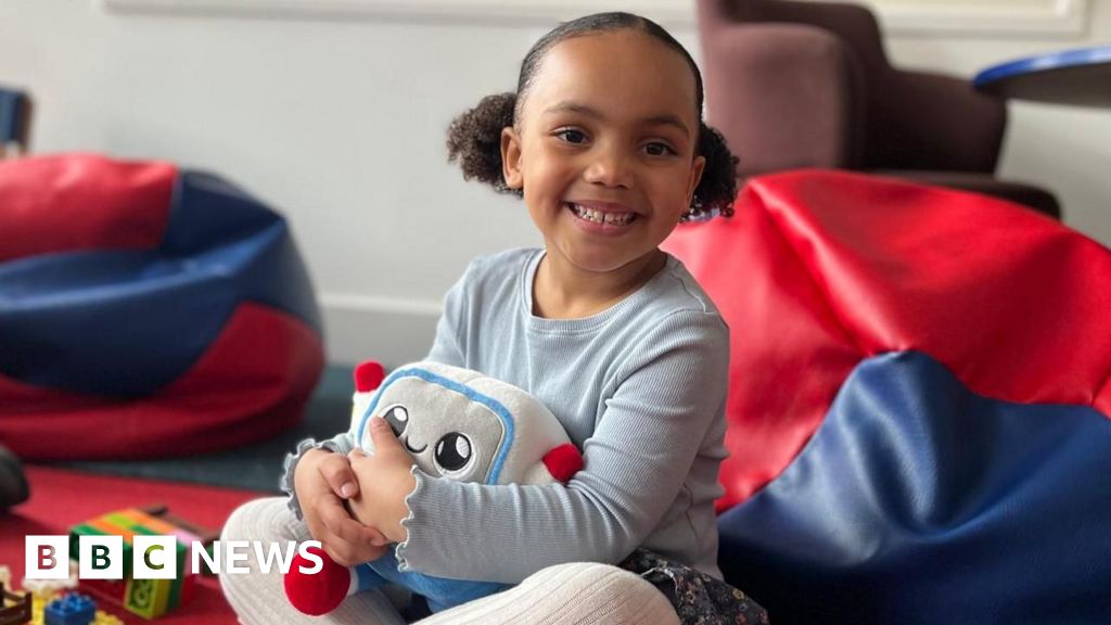 AI toys for young children need tighter rules, researchers warn - BBC