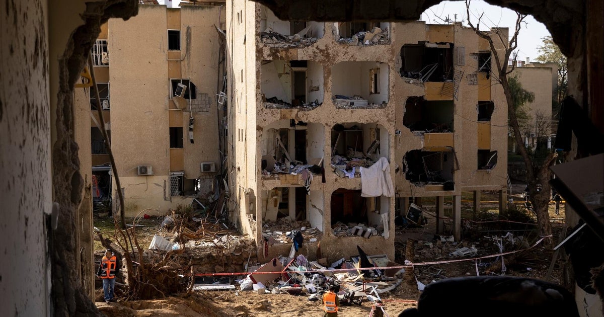 Iranian missiles hit southern Israel in major escalation of war