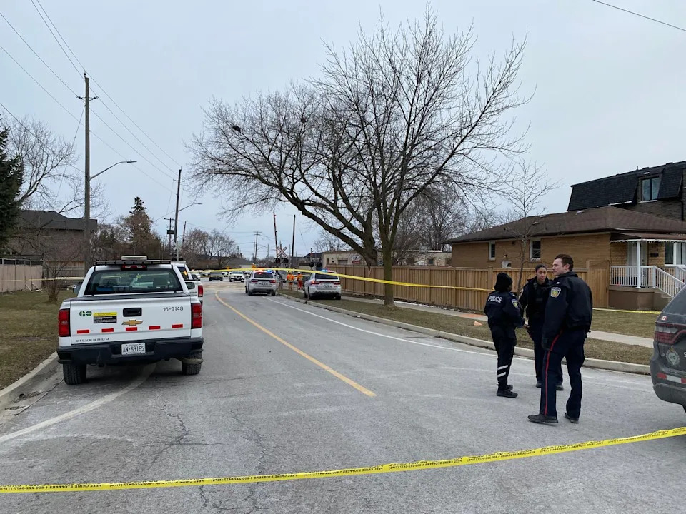 Person struck by GO Train in Mississauga 2