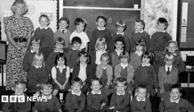 A black-and-white photo of a teacher with a class of 5 and 6-year-old pupils from Dunblane Primary School.