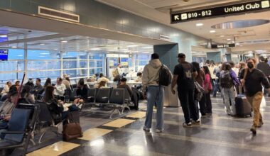 DC airports: Passengers face long delays after equipment malfunction at air traffic control center