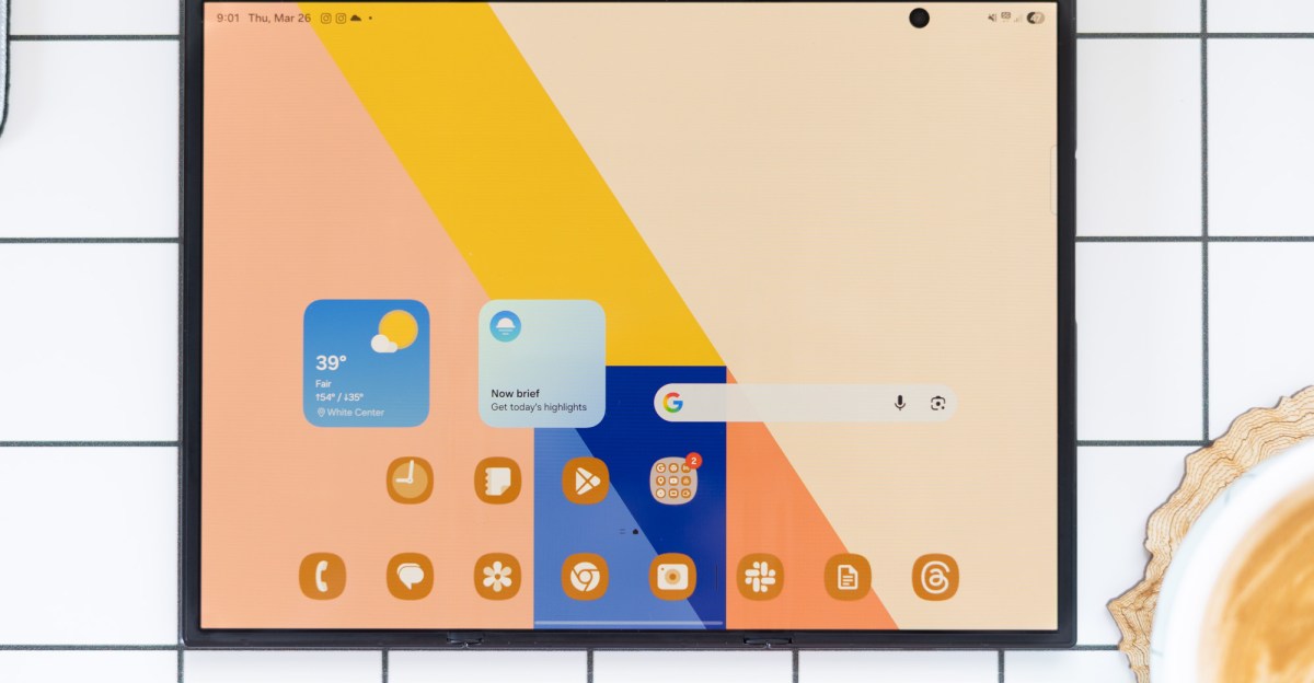 My brief, weird time with the Samsung TriFold