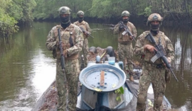Ecuadorean troops find 35m-long 'narco-sub' hidden in nature reserve - BBC