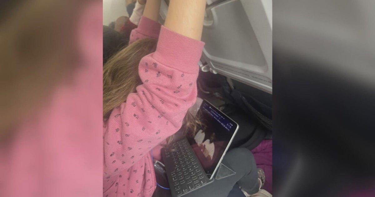 Travelers rattled after flight to O'Hare is diverted to Detroit due to unruly passenger