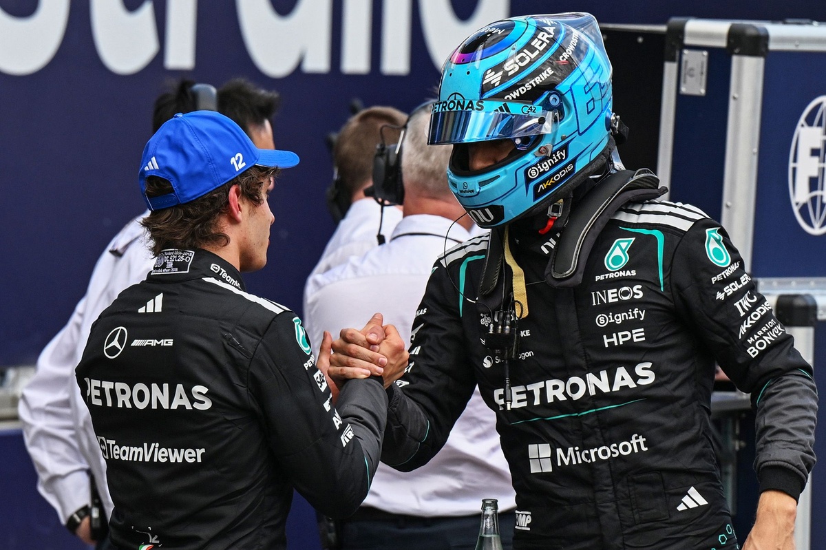 Russell takes pole from Antonelli as Verstappen crashes out