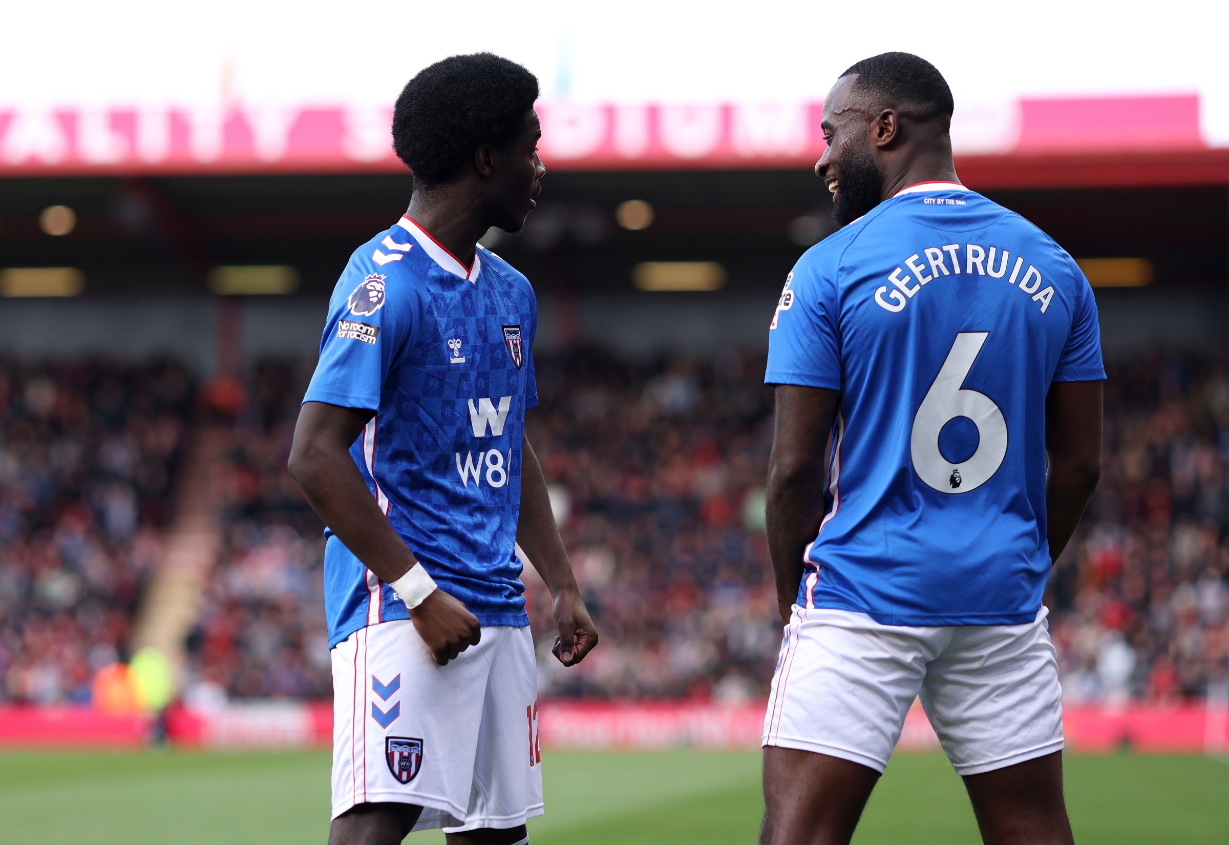 BOURNEMOUTH, ENGLAND - FEBRUARY 28: Eliezer Mayenda of Sunderland celebrates scoring his team’s first goal with teammate Lutsharel Geertruida during the Premier League match between Bournemouth and Sunderland at Vitality Stadium on February 28, 2026 in Bournemouth, England. (Photo by Charlie Crowhurst/Getty Images)
