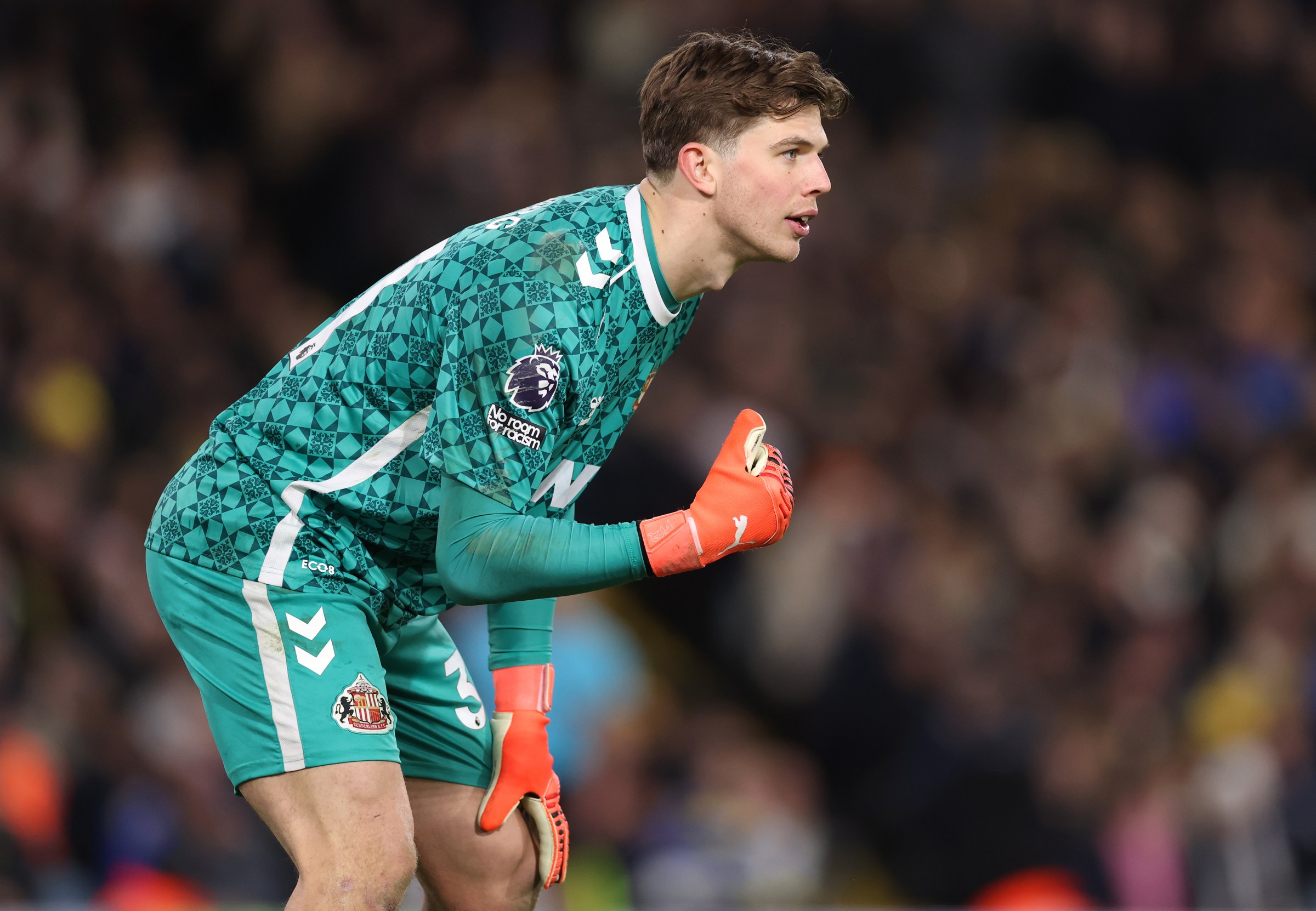 LEEDS, ENGLAND - MARCH 04: Goalkeeper Melker Ellborg of Sunderland organises his defence during the Premier League match between Leeds United and Sunderland at Elland Road on March 04, 2026 in Leeds, England. (Photo by Stu Forster/Getty Images)