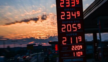 Americans face calls to cut their energy usage as Iran war drags on. Good luck with that.