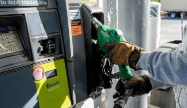 Oil prices climb after Iran warns against US ground invasion