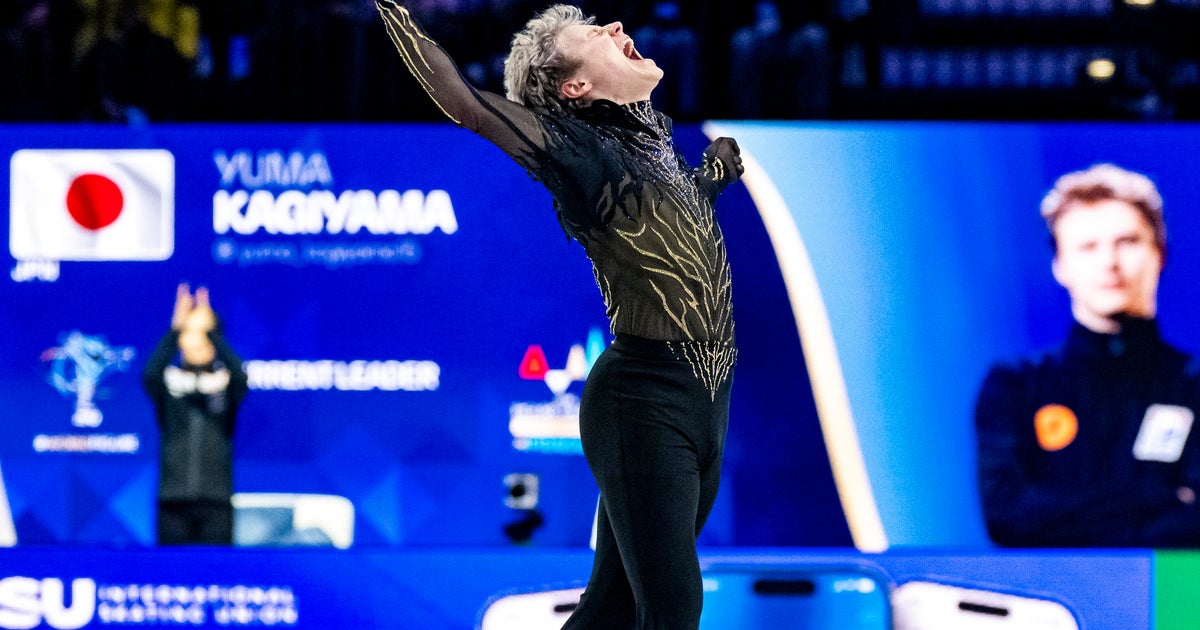 "Quad god" Ilia Malinin wins 3rd consecutive world figure skating championship title after disastrous Olympic performance