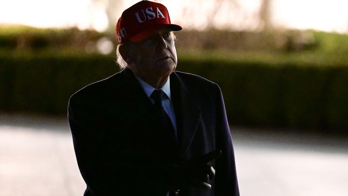 A Directionless War Meets a Constitutional Crisis