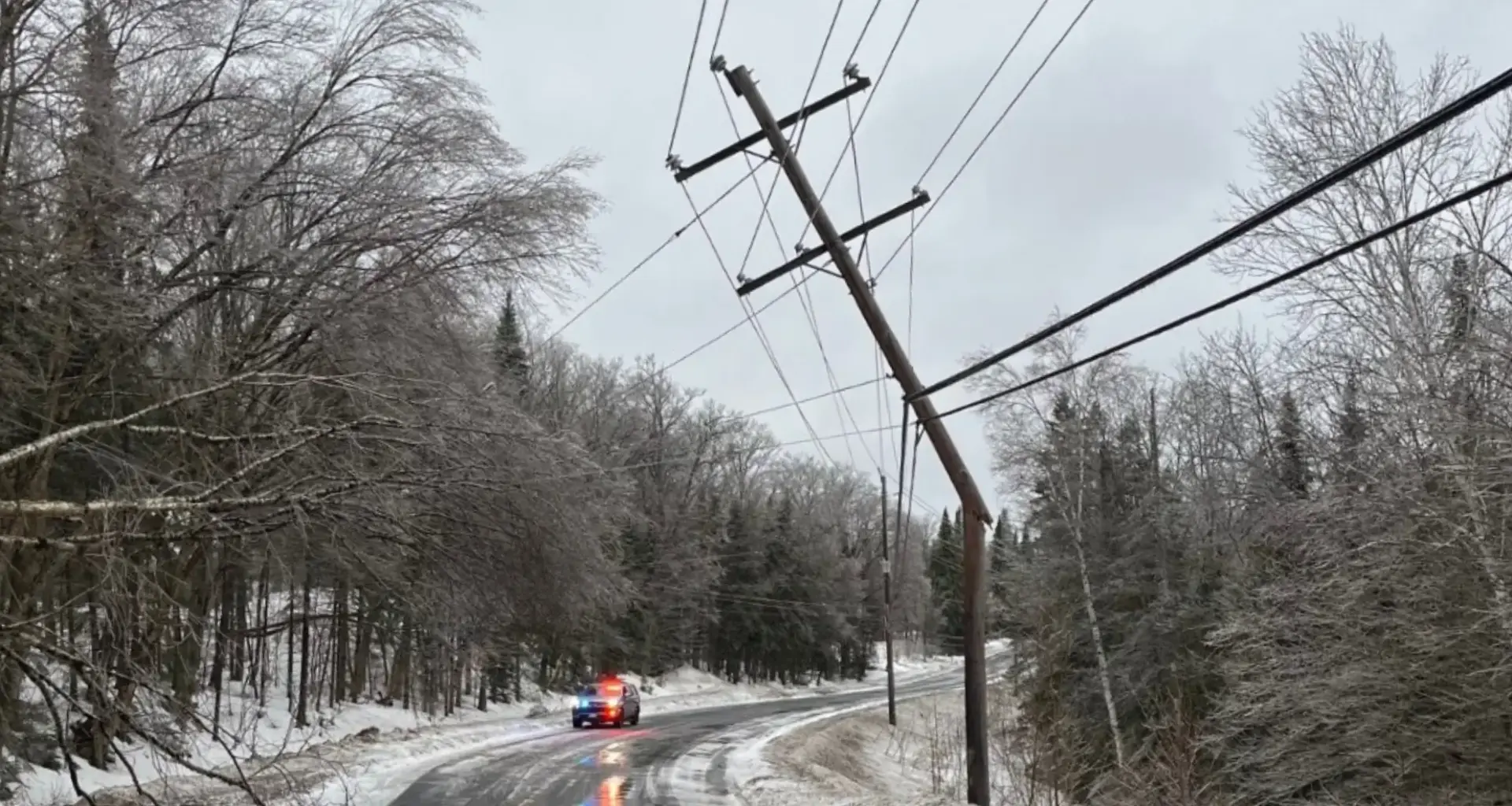 Strong winds up to 90 km/h expected in Toronto area, power outages possible