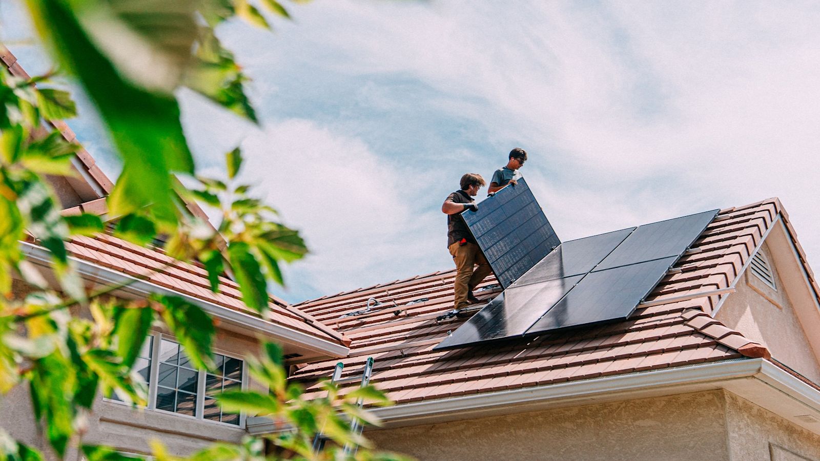 Government to make 'plug-in' solar panels available within months