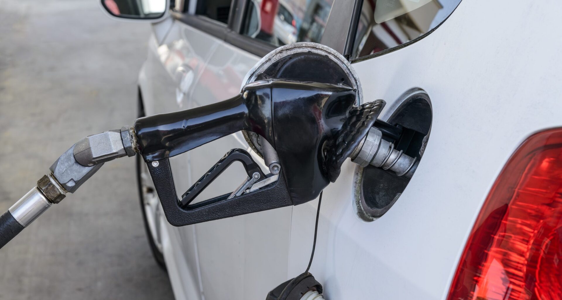 Ottawa gas prices to fall 6 cents overnight