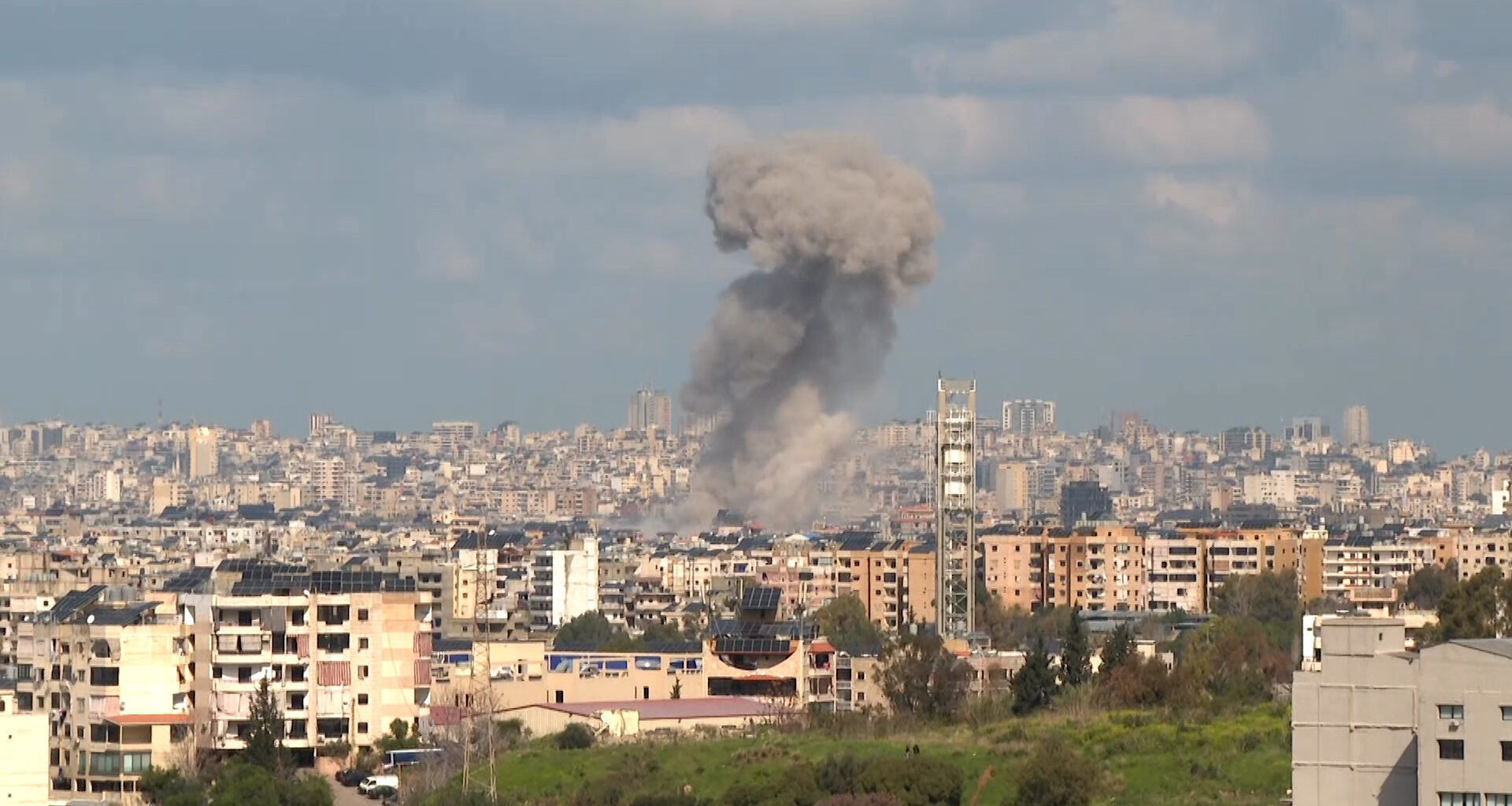 Israeli air attack hits Beirut during live report | Israel attacks Lebanon