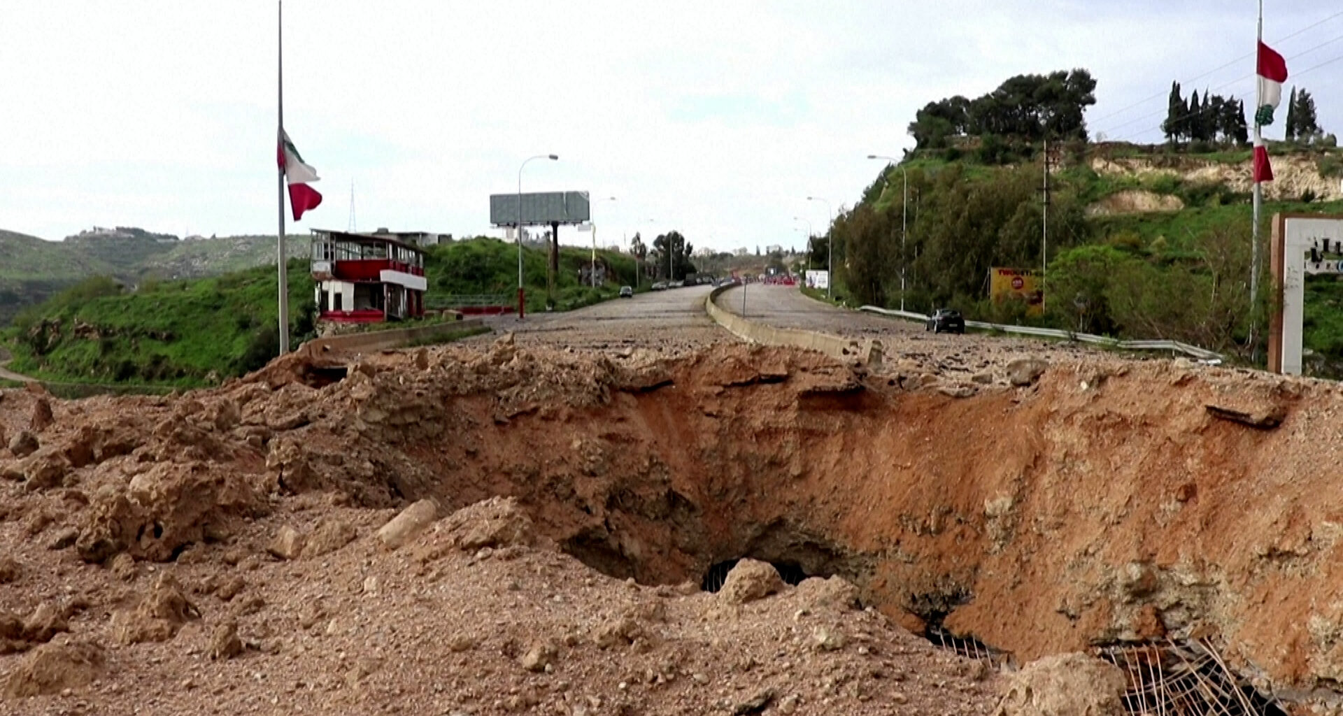 Israeli strike on Lebanon bridge raises fears of ground invasion | Israel attacks Lebanon News