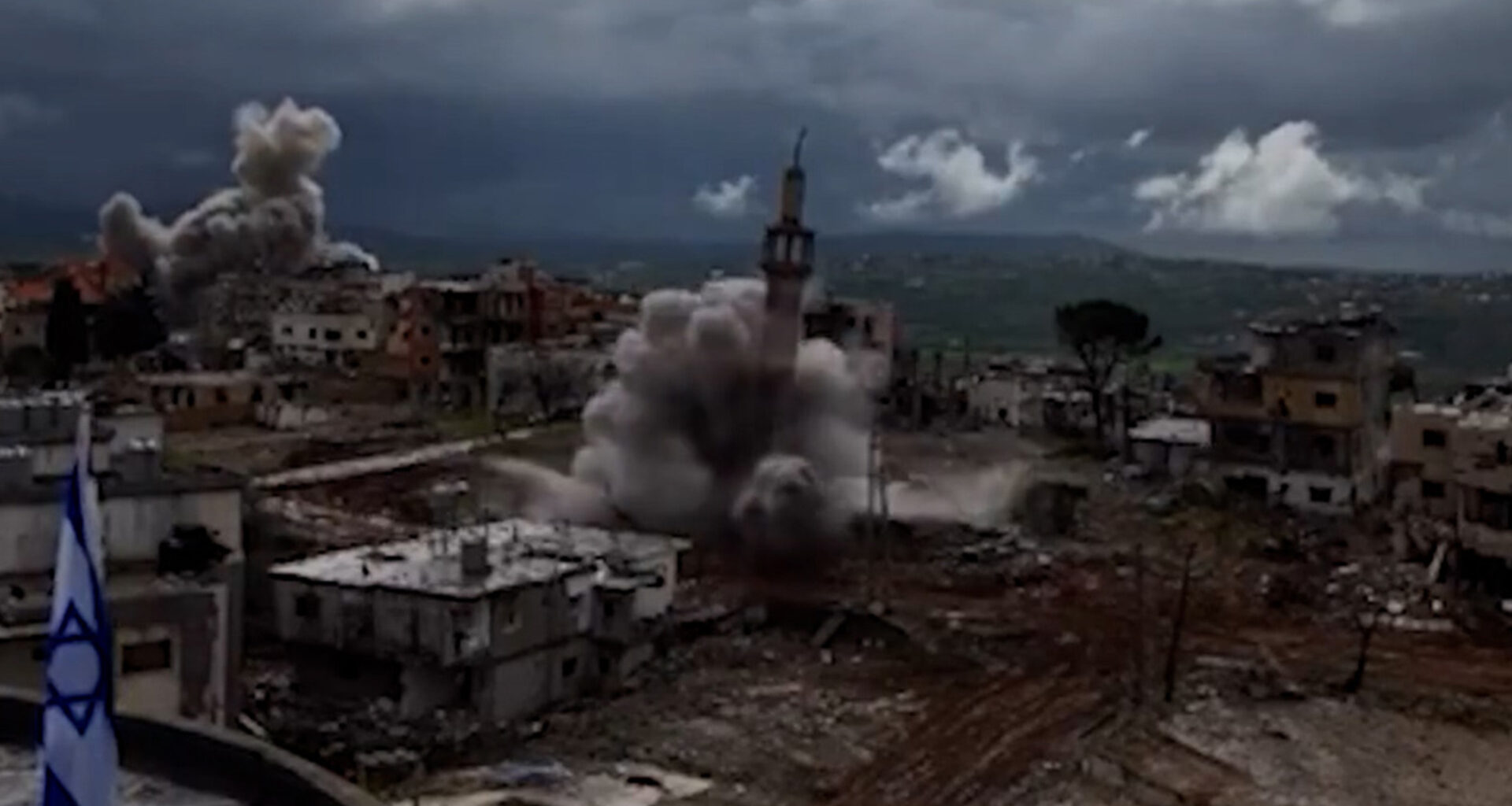 Israeli forces blow up mosque minaret in southern Lebanon | Israel attacks Lebanon