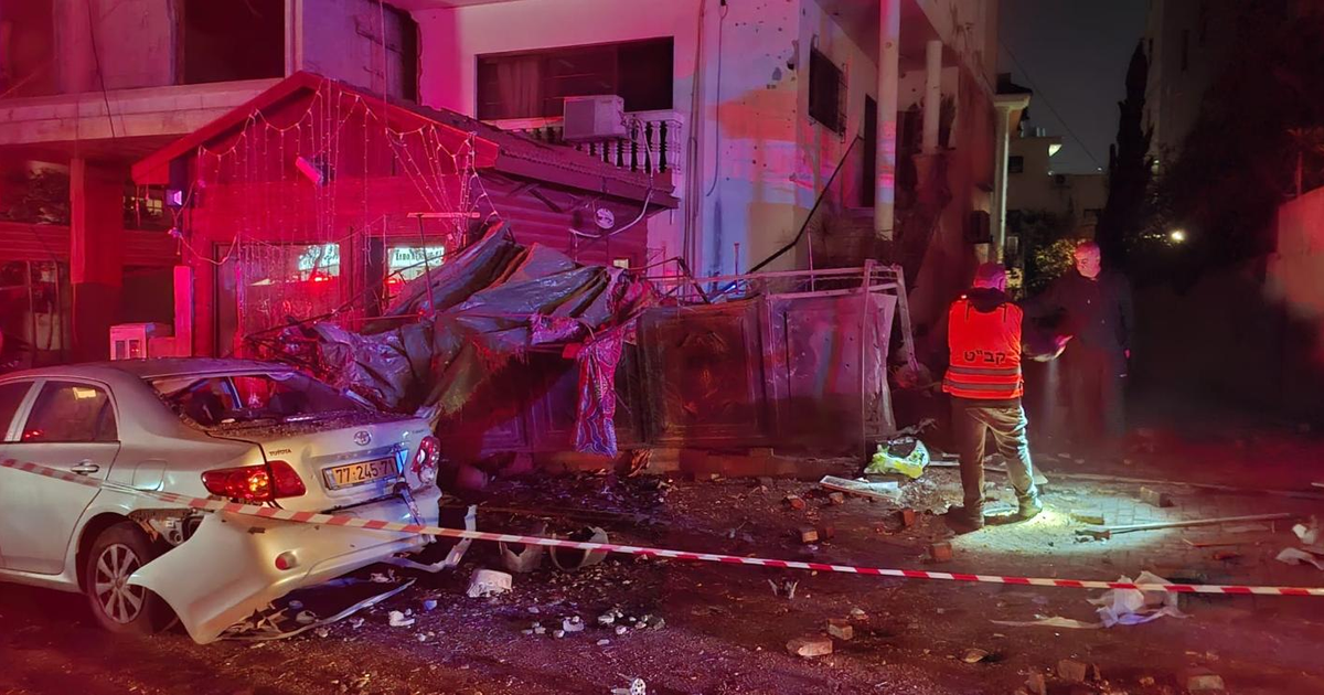 Iran Fires Cluster Munitions at Israel: Elderly Couple Killed in Tel Aviv Suburb